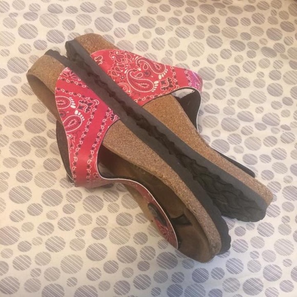 SOLD‼️ PAPILLIO By Birkenstock Gizeh Bandana Print Sandal - Picture 3 of 10